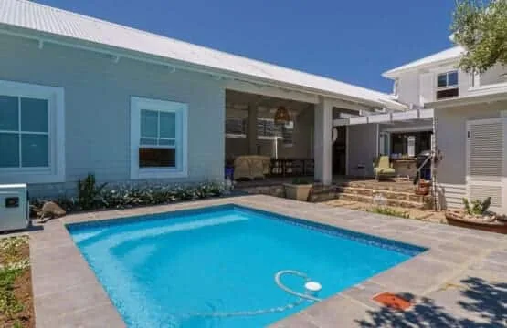Nautilus on Grotto Beach | Sparkling pool