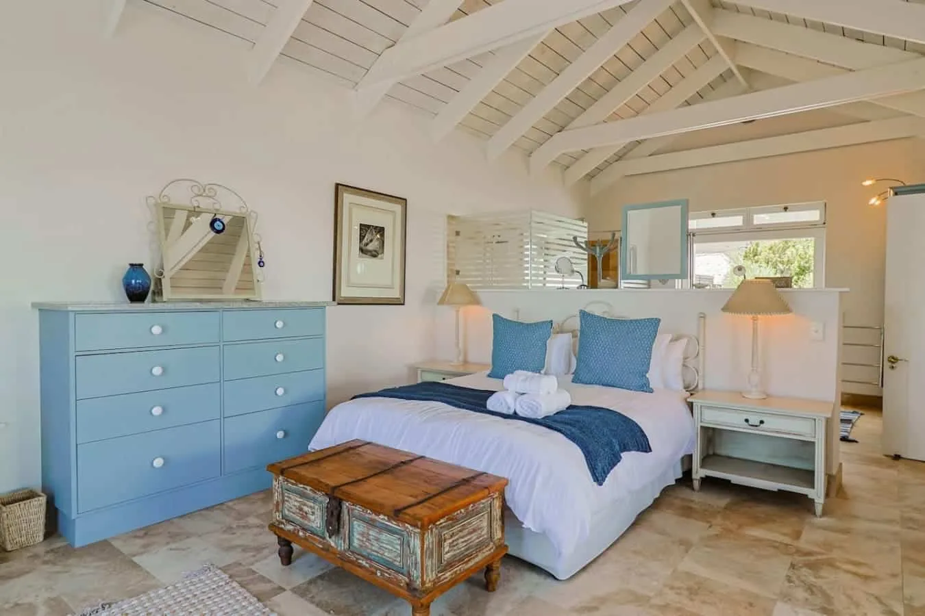 Nautilus on Grotto Beach | Sparkling pool