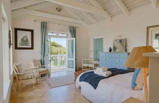 Nautilus on Grotto Beach | Sparkling pool