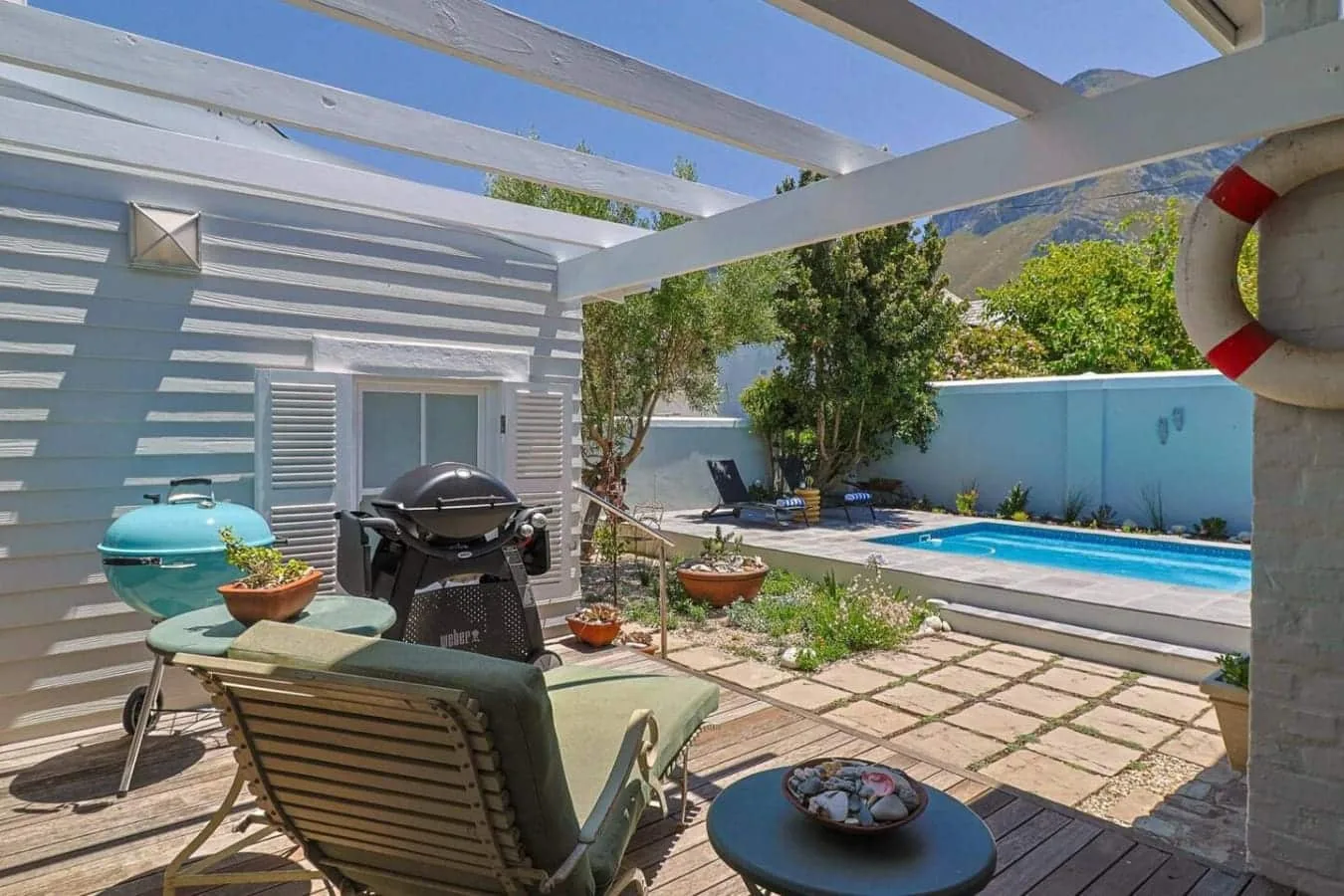 Nautilus on Grotto Beach | Sparkling pool