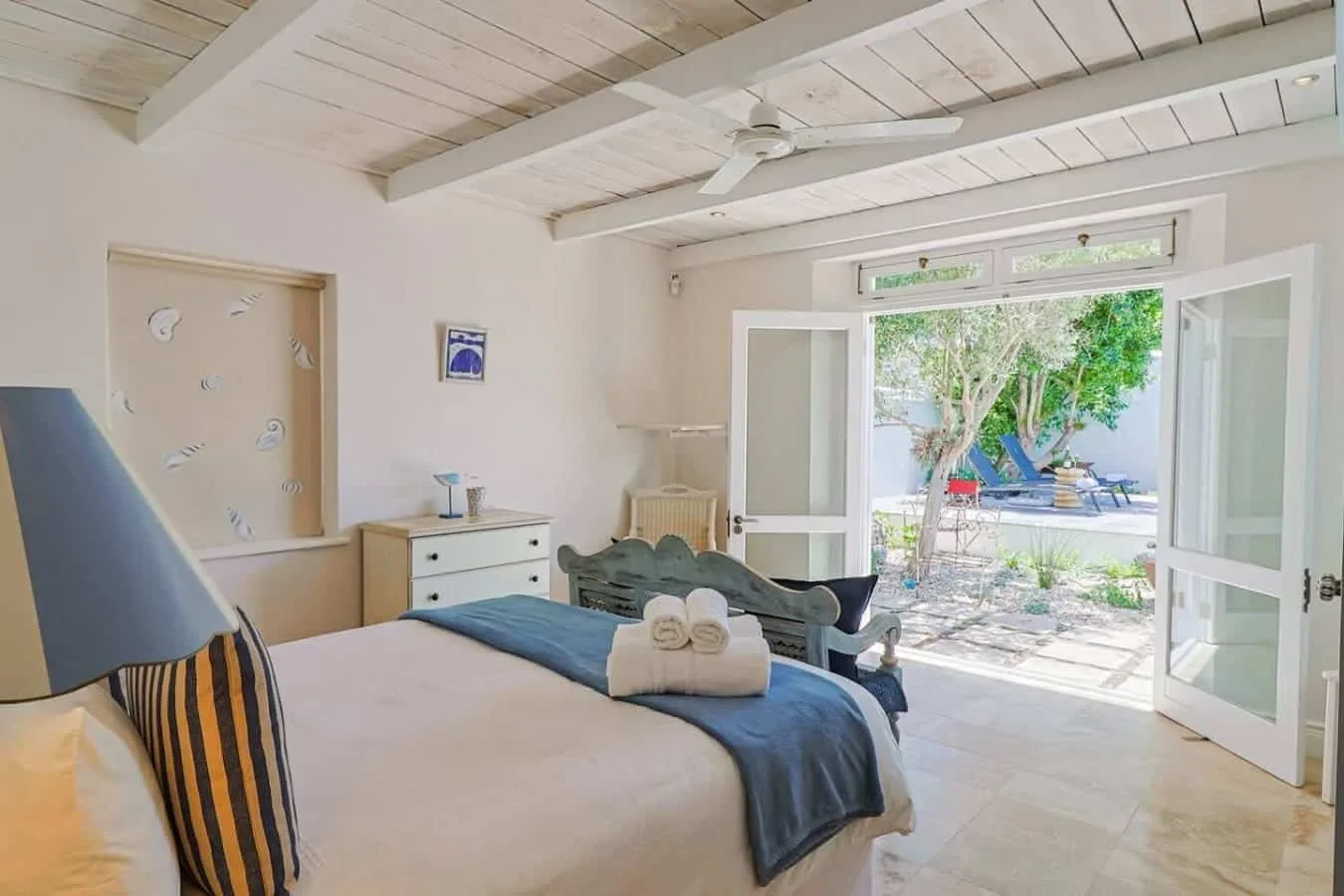 Nautilus on Grotto Beach | Sparkling pool