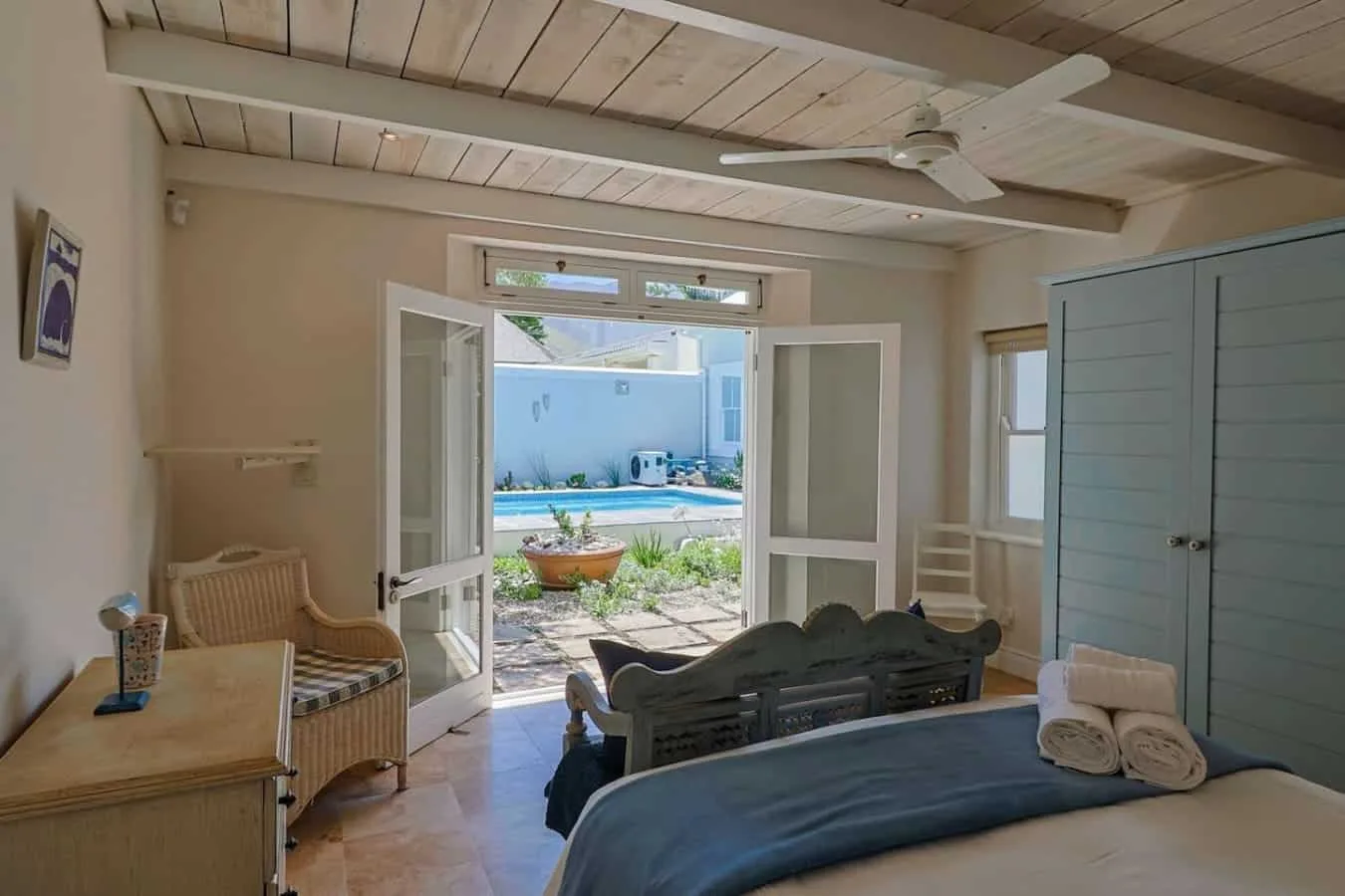 Nautilus on Grotto Beach | Sparkling pool