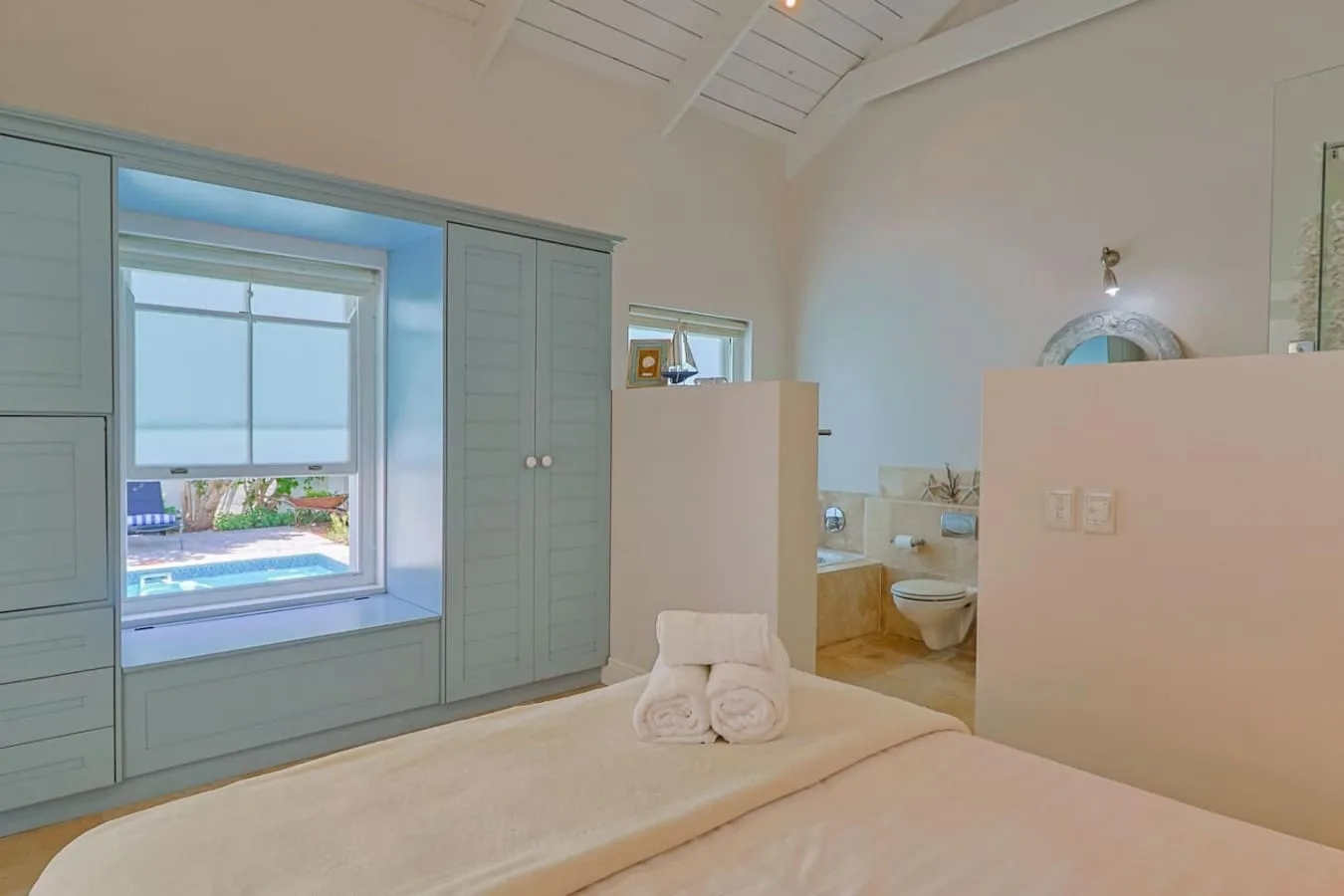 Nautilus on Grotto Beach | Sparkling pool