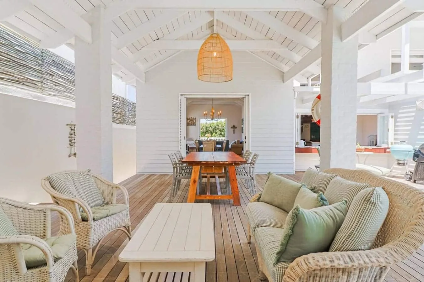 Nautilus on Grotto Beach | Sparkling pool
