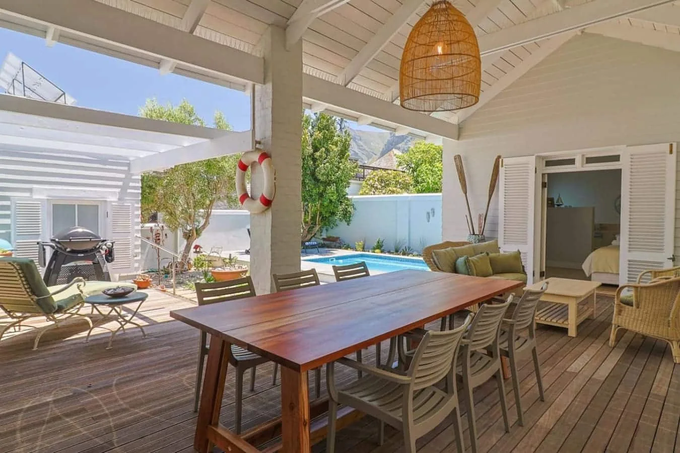 Nautilus on Grotto Beach | Sparkling pool