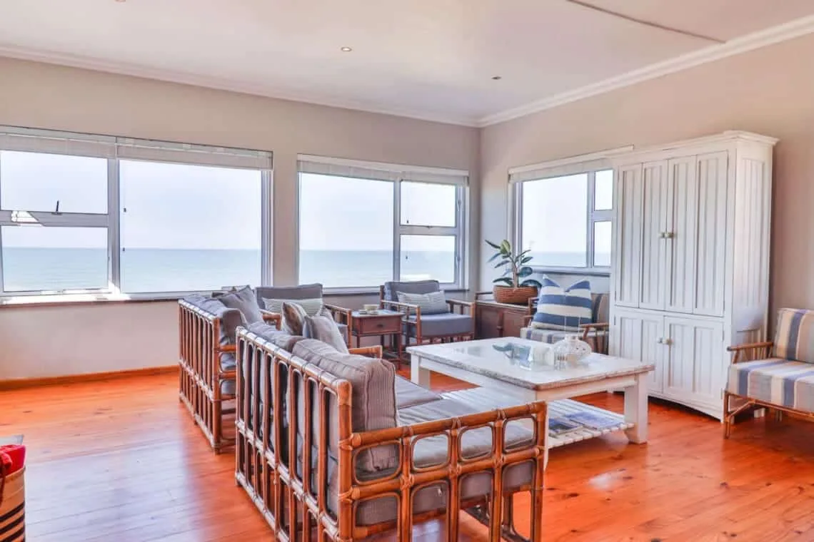 Beskuit vir Ontbyt | Kleinmond Sea-View Home | Sleeps 8