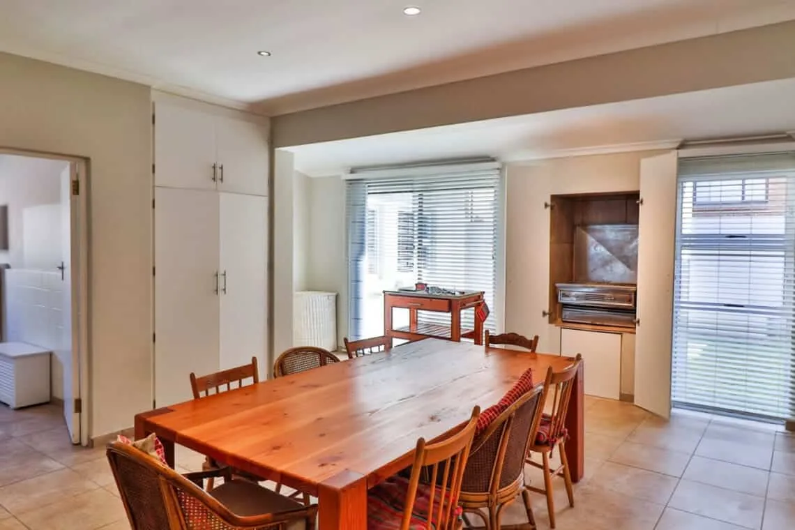 Beskuit vir Ontbyt | Kleinmond Sea-View Home | Sleeps 8