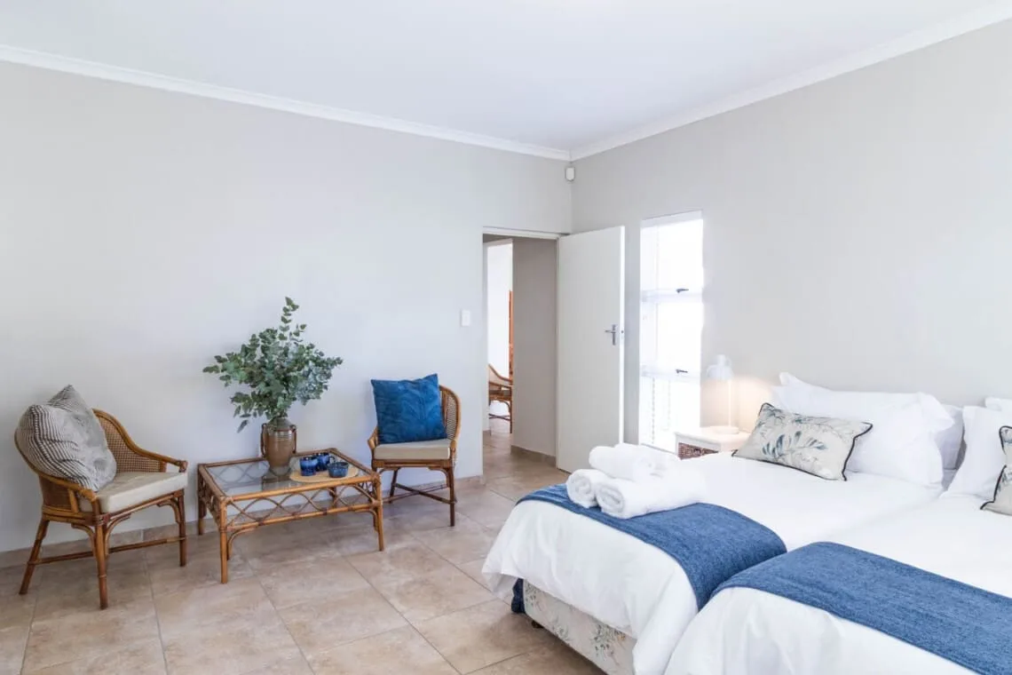 Beskuit vir Ontbyt | Kleinmond Sea-View Home | Sleeps 8