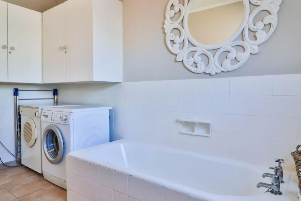 Beskuit vir Ontbyt | Kleinmond Sea-View Home | Sleeps 8