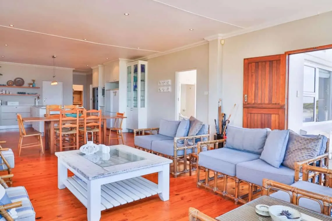 Beskuit vir Ontbyt | Kleinmond Sea-View Home | Sleeps 8