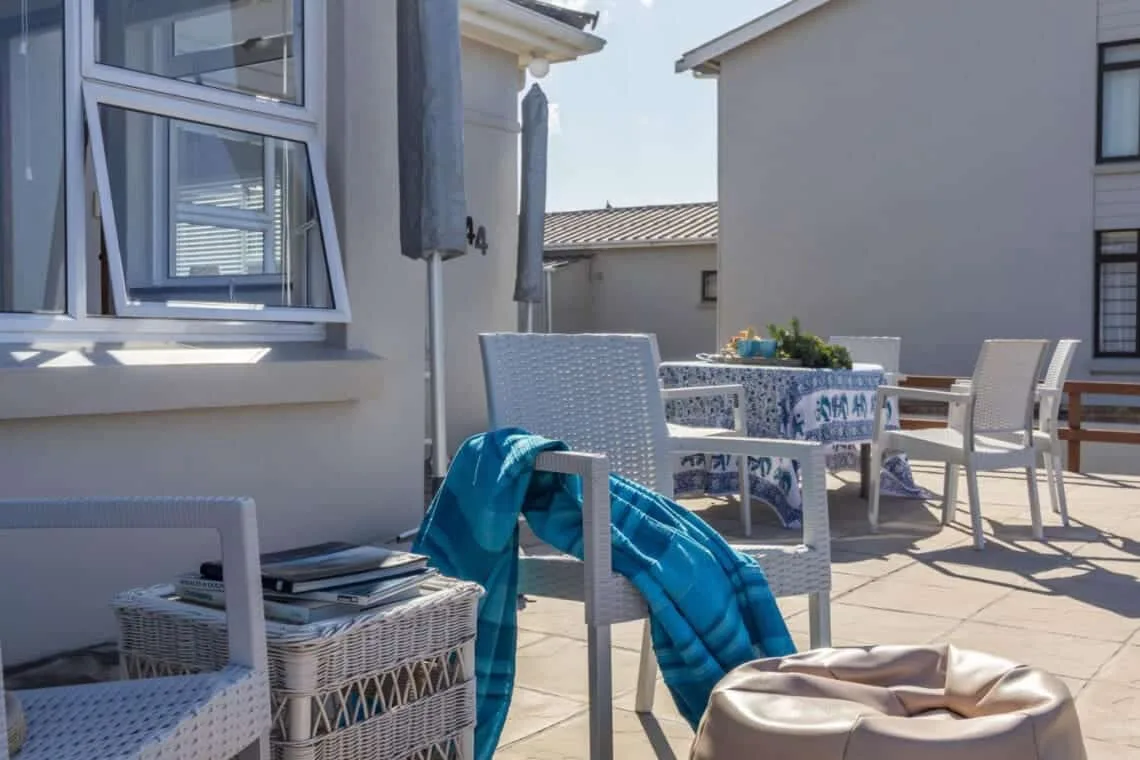 Beskuit vir Ontbyt | Kleinmond Sea-View Home | Sleeps 8