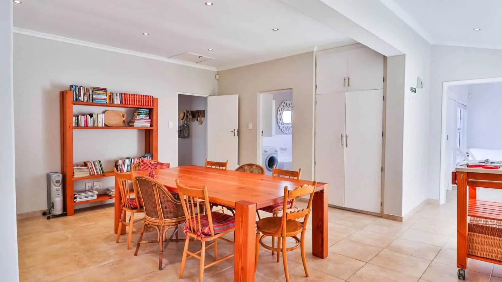 Beskuit vir Ontbyt | Kleinmond Sea-View Home | Sleeps 8