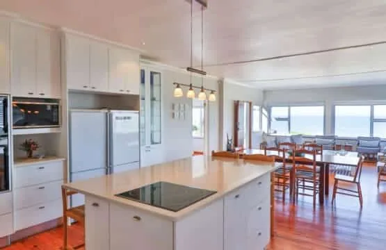 Beskuit vir Ontbyt | Kleinmond Sea-View Home | Sleeps 8