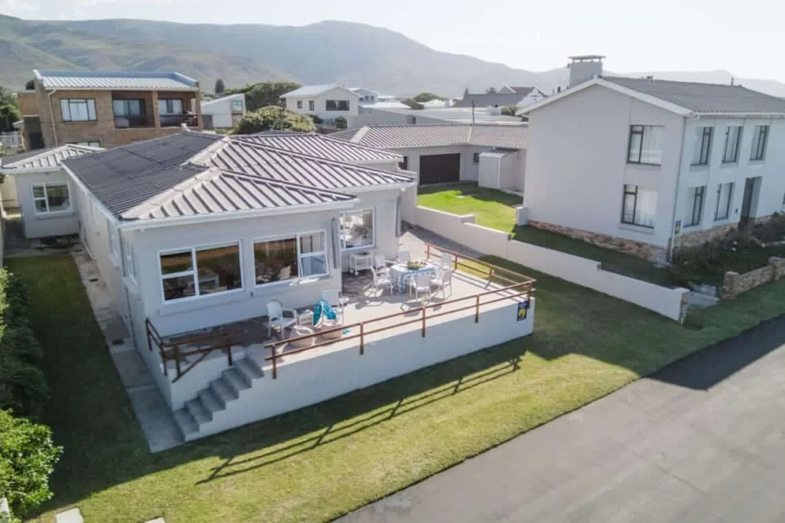 Beskuit vir Ontbyt | Kleinmond Sea-View Home | Sleeps 8