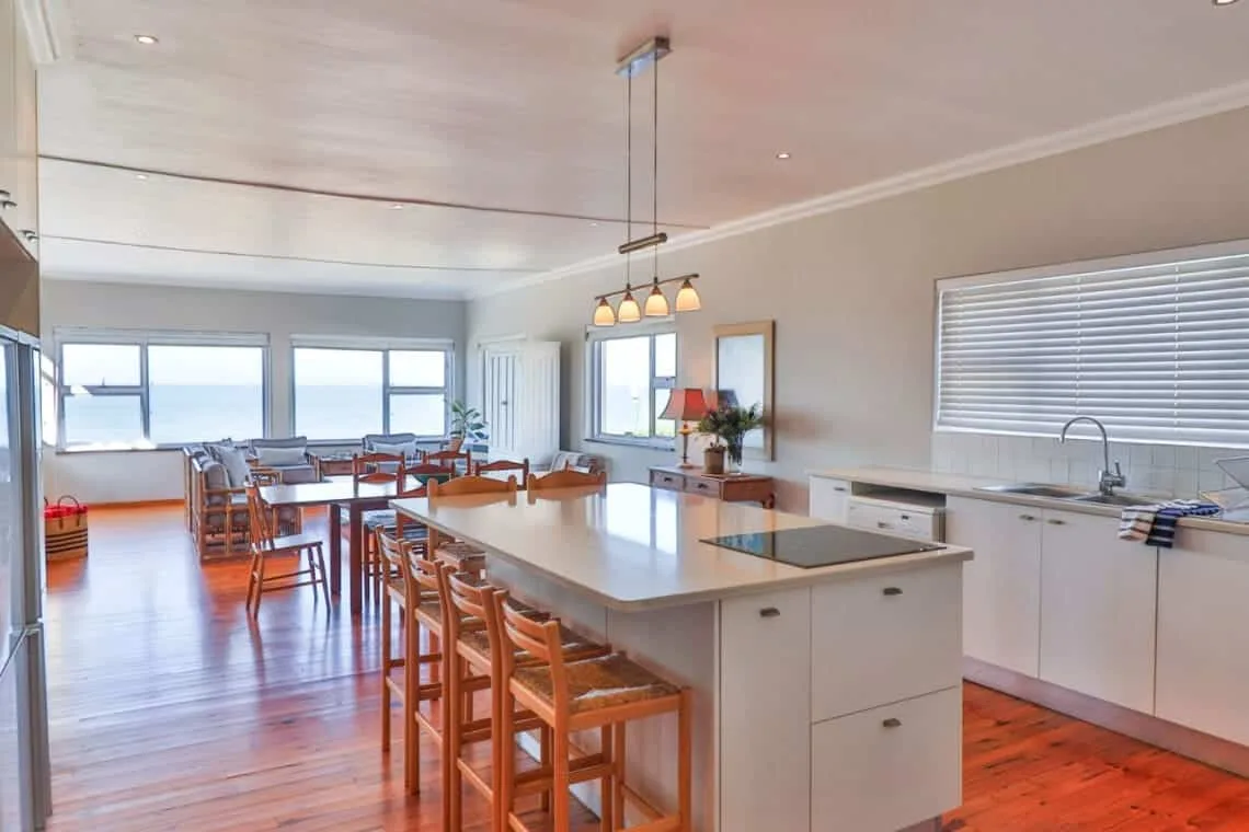 Beskuit vir Ontbyt | Kleinmond Sea-View Home | Sleeps 8