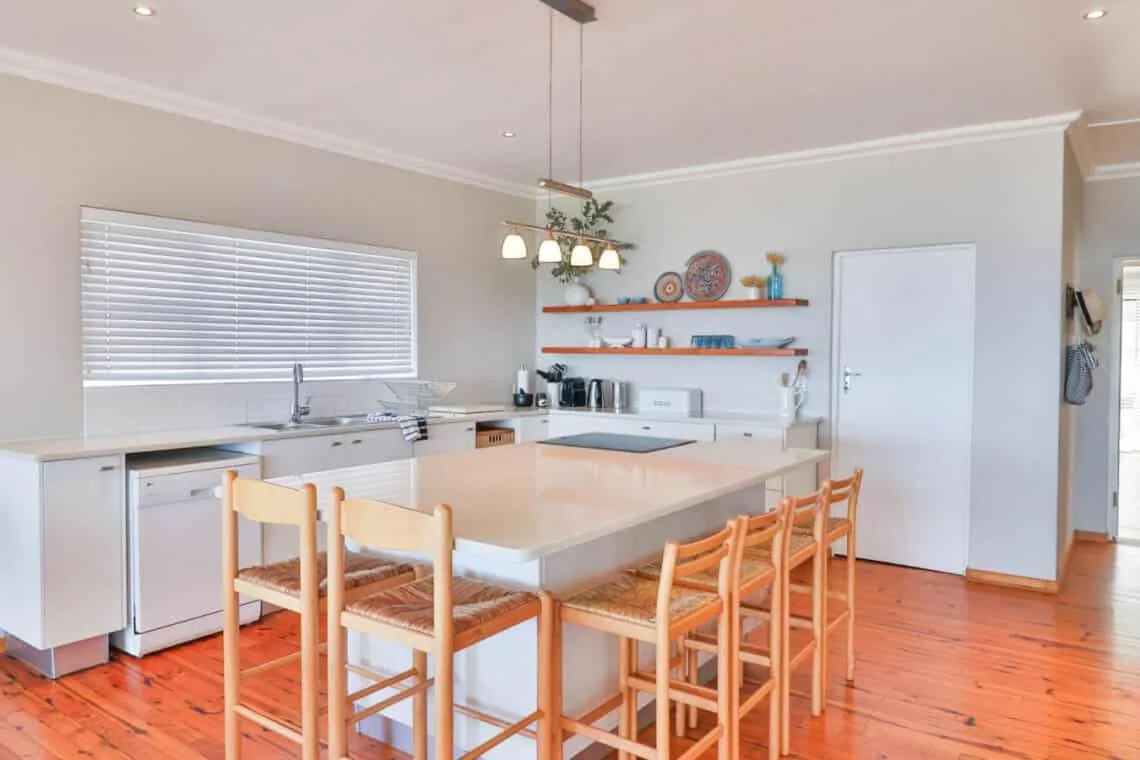 Beskuit vir Ontbyt | Kleinmond Sea-View Home | Sleeps 8