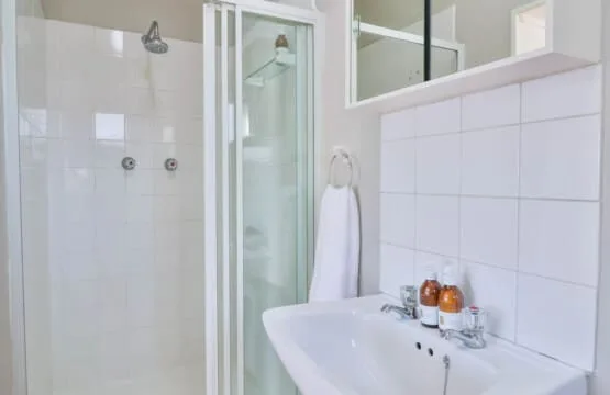 Beskuit vir Ontbyt | Kleinmond Sea-View Home | Sleeps 8
