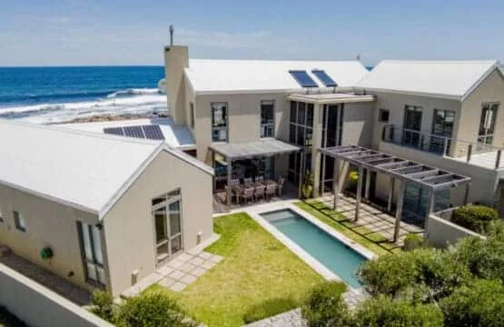 Southern Comfort | Seafront | Pool & cliff path