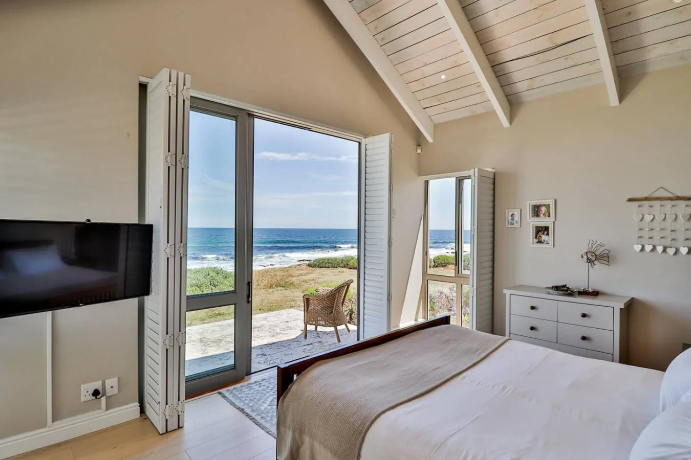 Southern Comfort | Seafront | Pool & cliff path