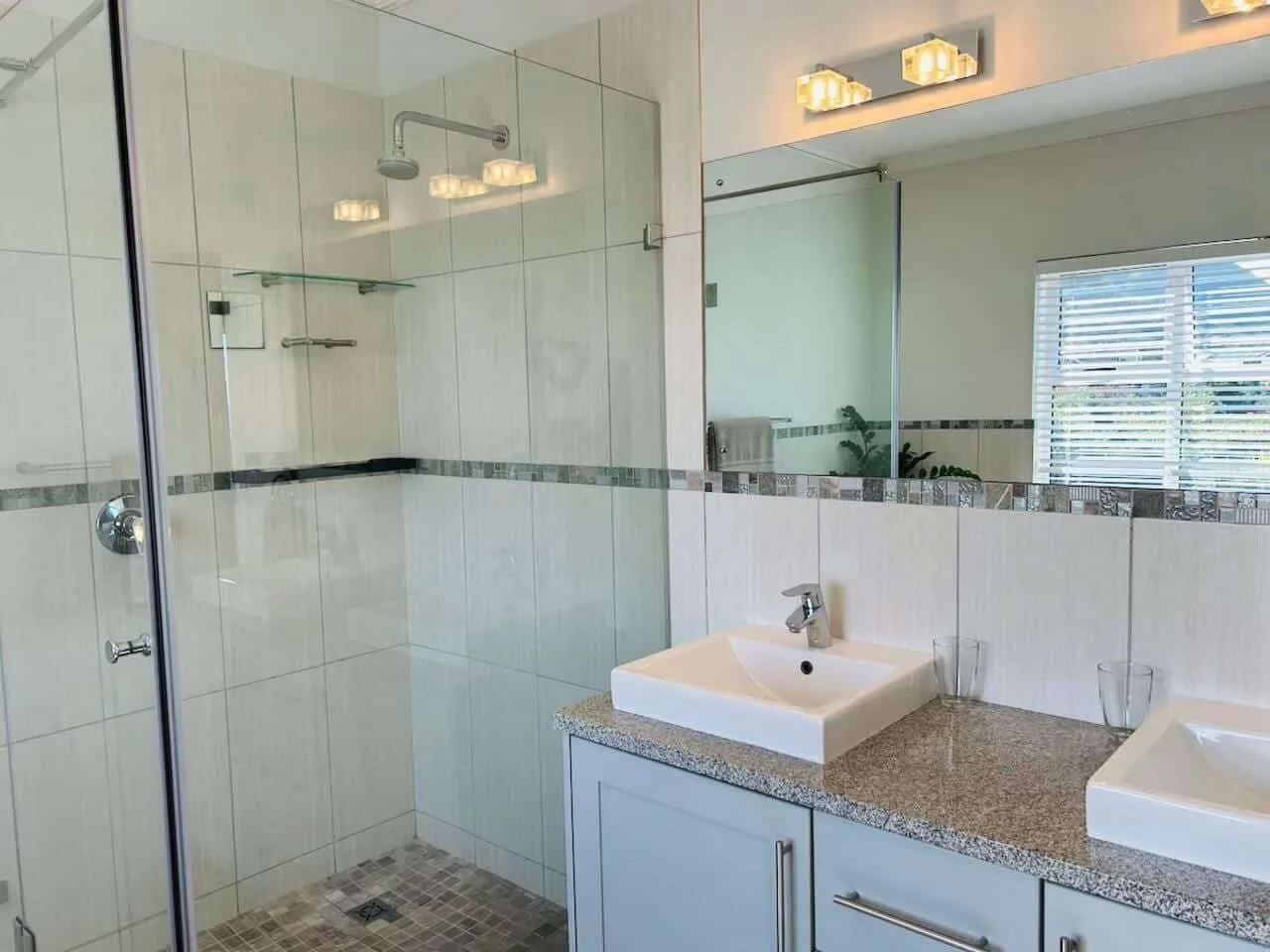 Sunbird Villa | Onrus | Sea and Mountain Views