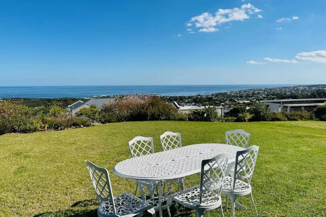 Sunbird Villa | Onrus | Sea and Mountain Views