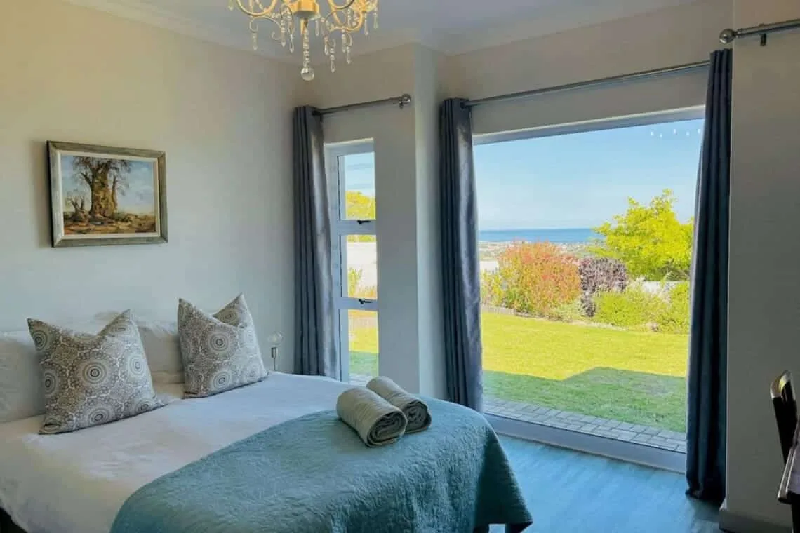 Sunbird Villa | Onrus | Sea and Mountain Views