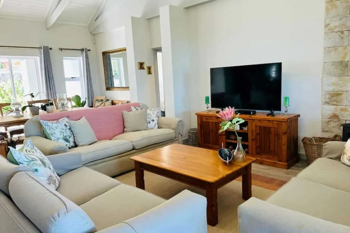 Sunbird Villa | Onrus | Sea and Mountain Views