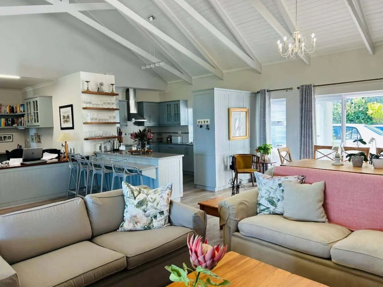Sunbird Villa | Onrus | Sea and Mountain Views