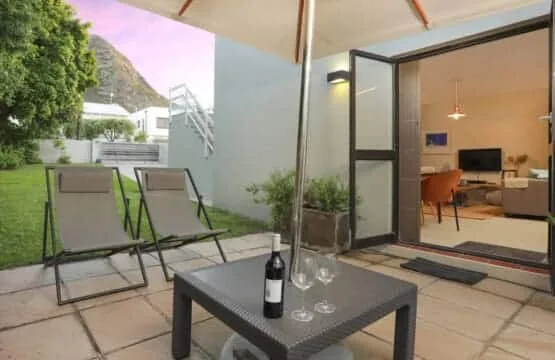 235 on Tenth | Hermanus Villa | Beach Walks & Pets