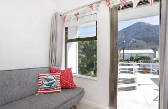 235 on Tenth | Hermanus Villa | Beach Walks & Pets