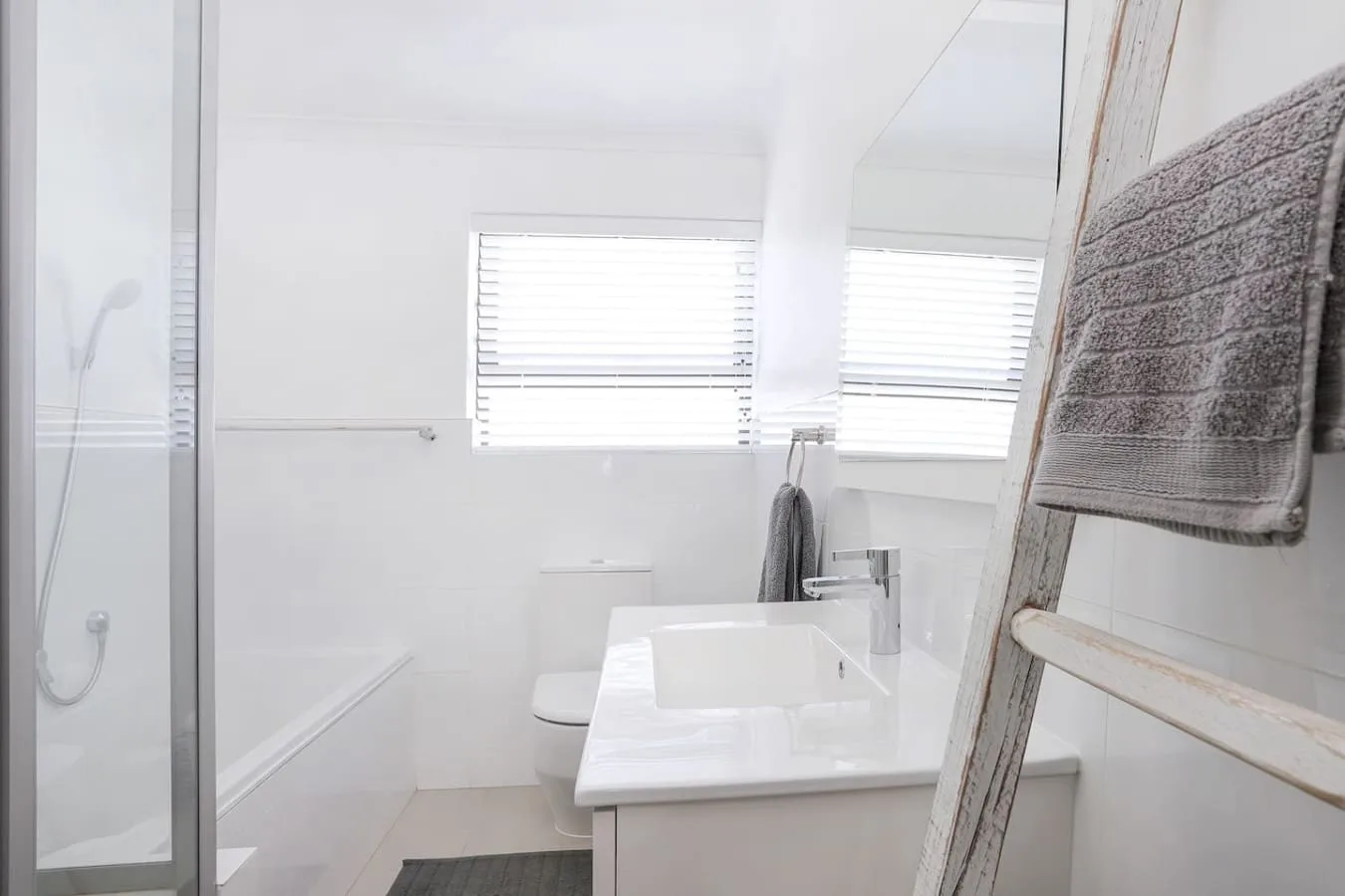 235 on Tenth | Hermanus Villa | Beach Walks & Pets