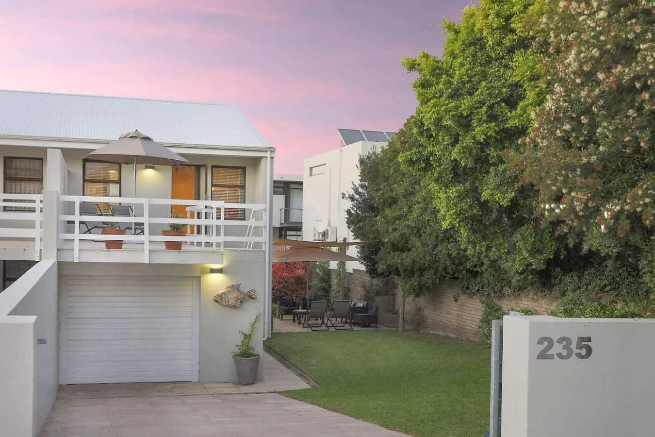 235 on Tenth | Hermanus Villa | Beach Walks & Pets