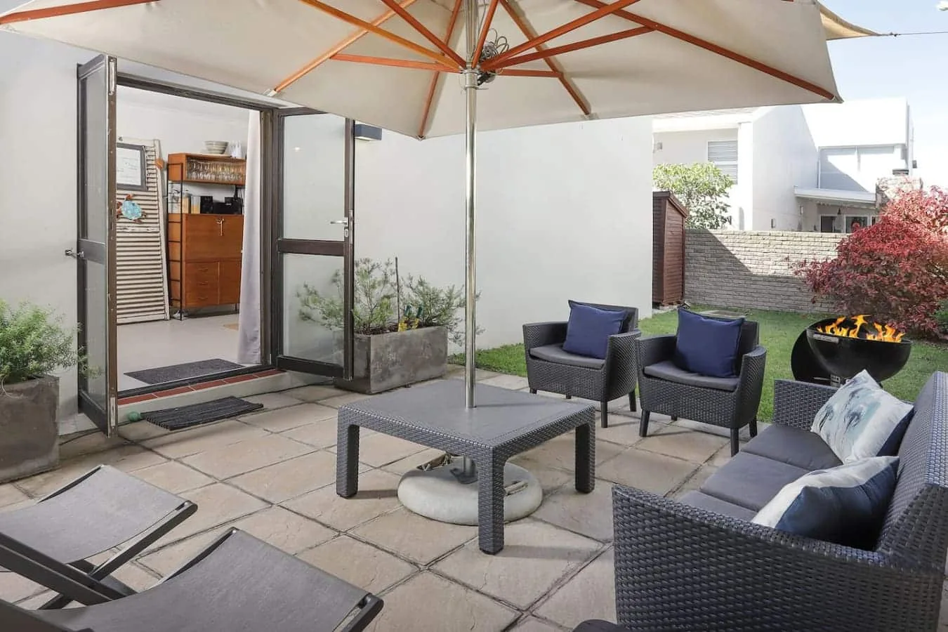 235 on Tenth | Hermanus Villa | Beach Walks & Pets