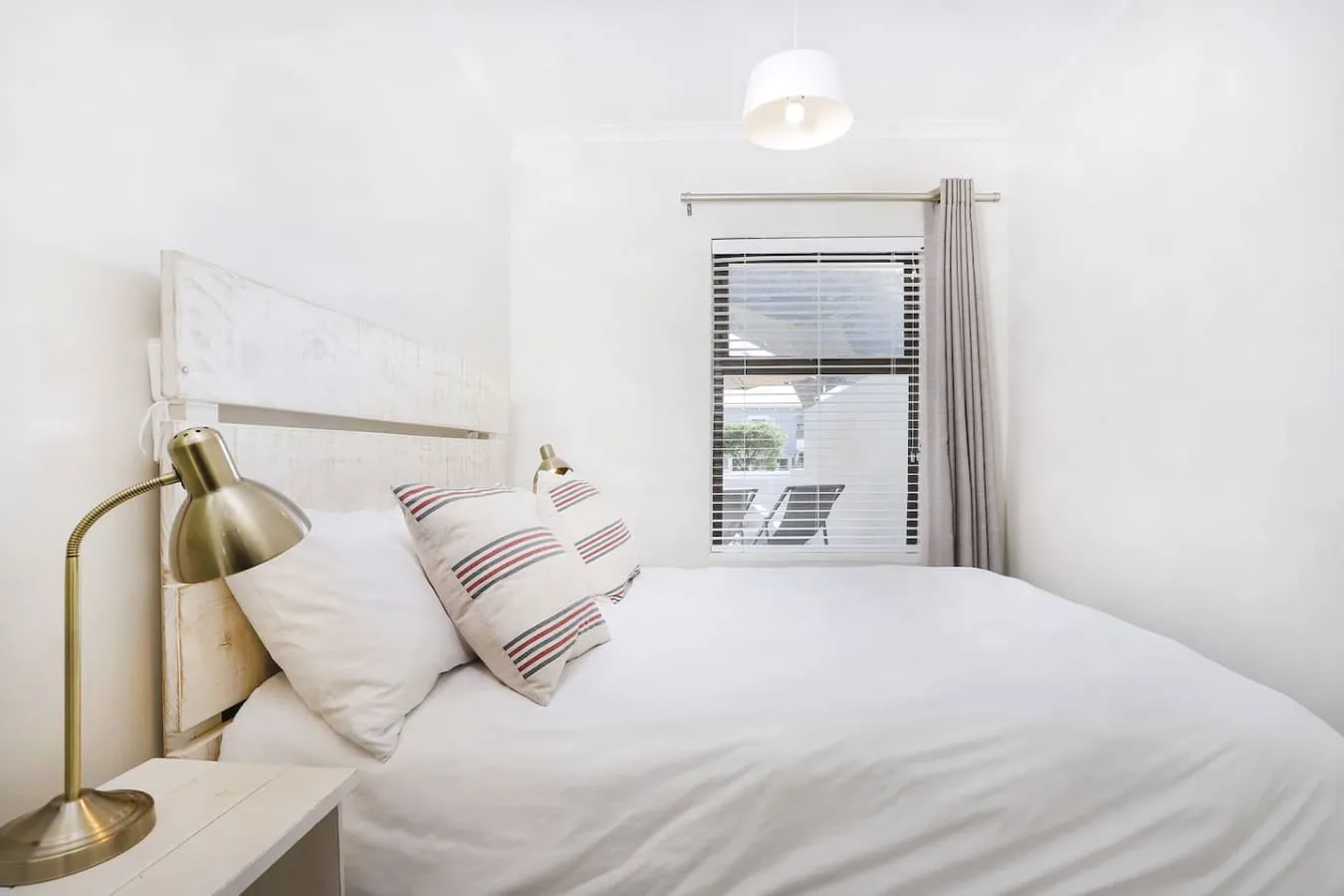 235 on Tenth | Hermanus Villa | Beach Walks & Pets