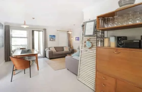 235 on Tenth | Hermanus Villa | Beach Walks & Pets