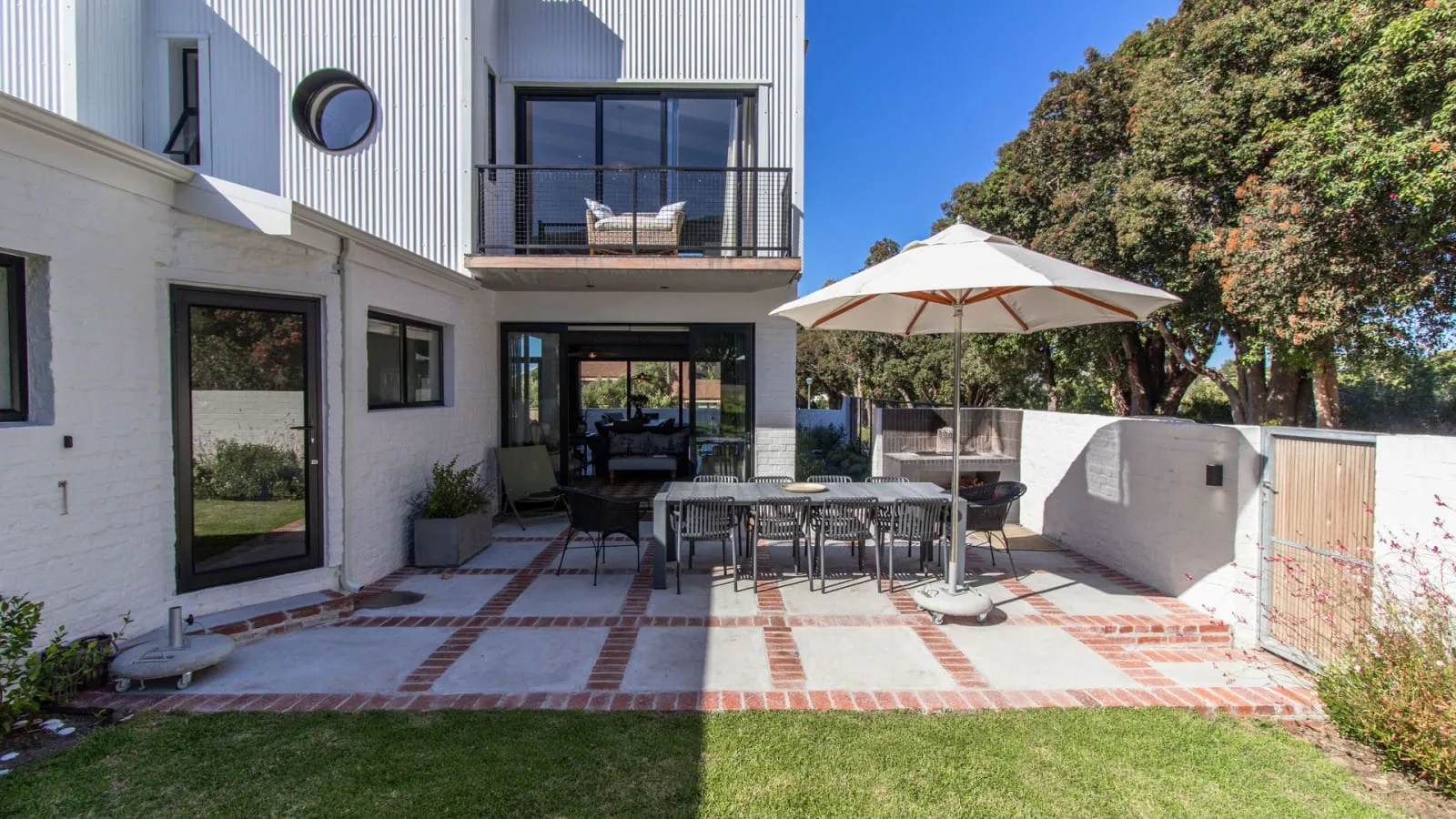 Reservoir House | Elegant design | Easy living!