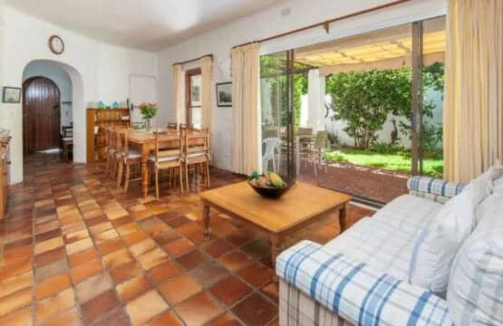 142 on 10th | Family Living | Voëlklip Beach