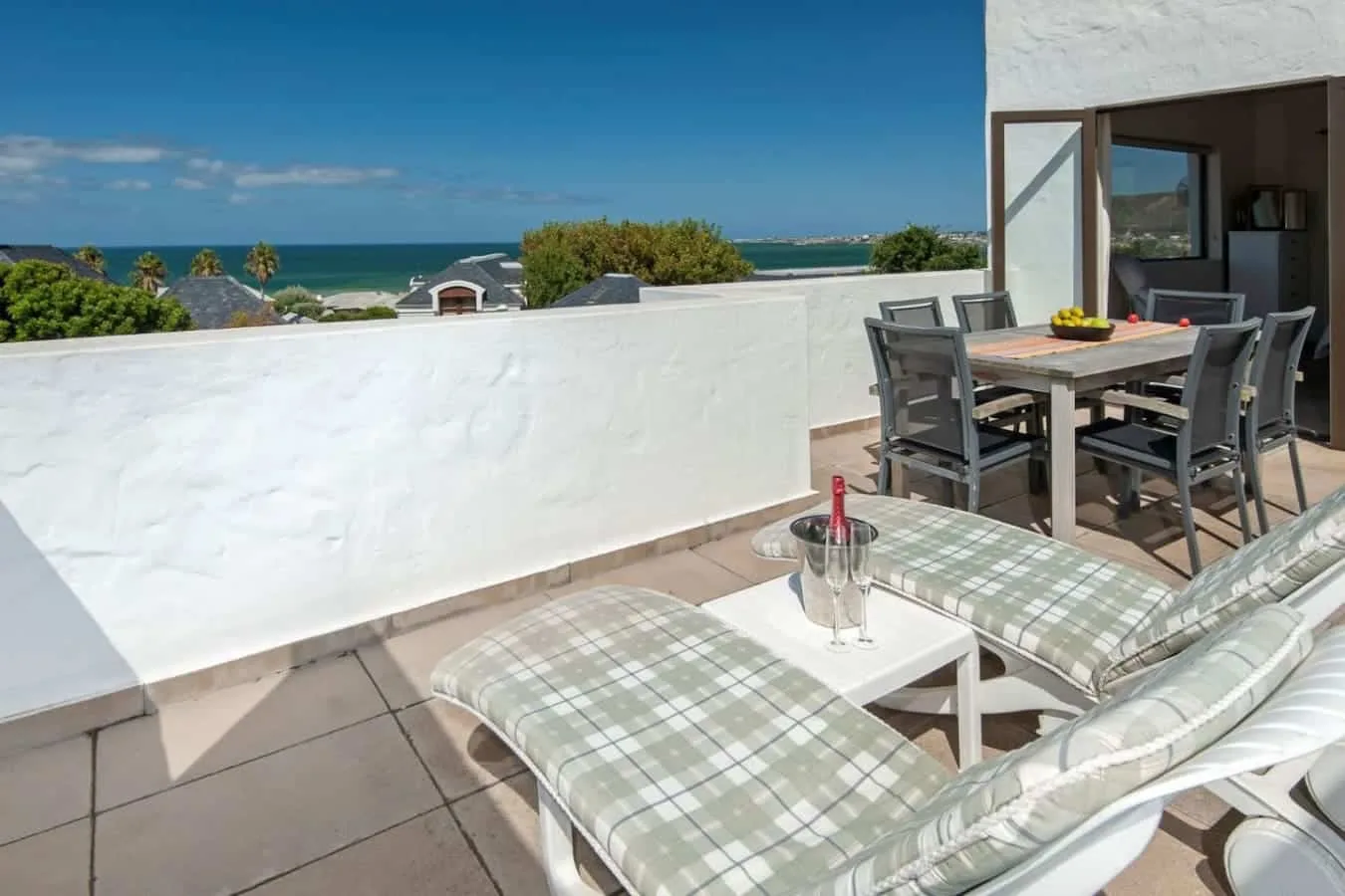 142 on 10th | Family Living | Voëlklip Beach