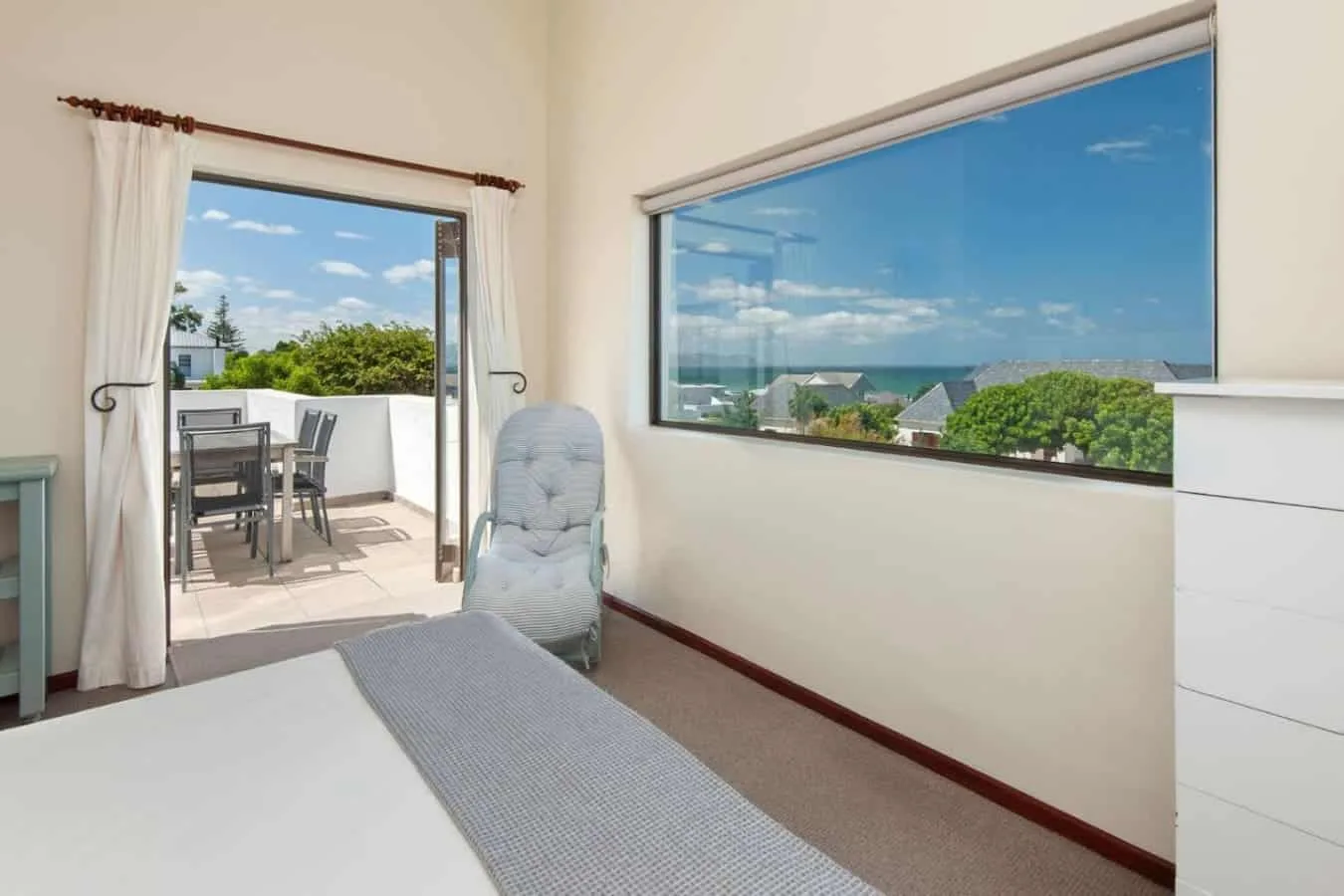 142 on 10th | Family Living | Voëlklip Beach