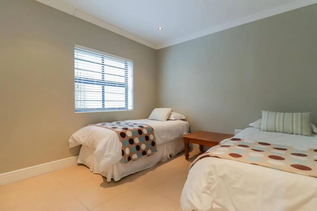 72 on Vyfer Villa, De Kelders | Whale Watching, Pool