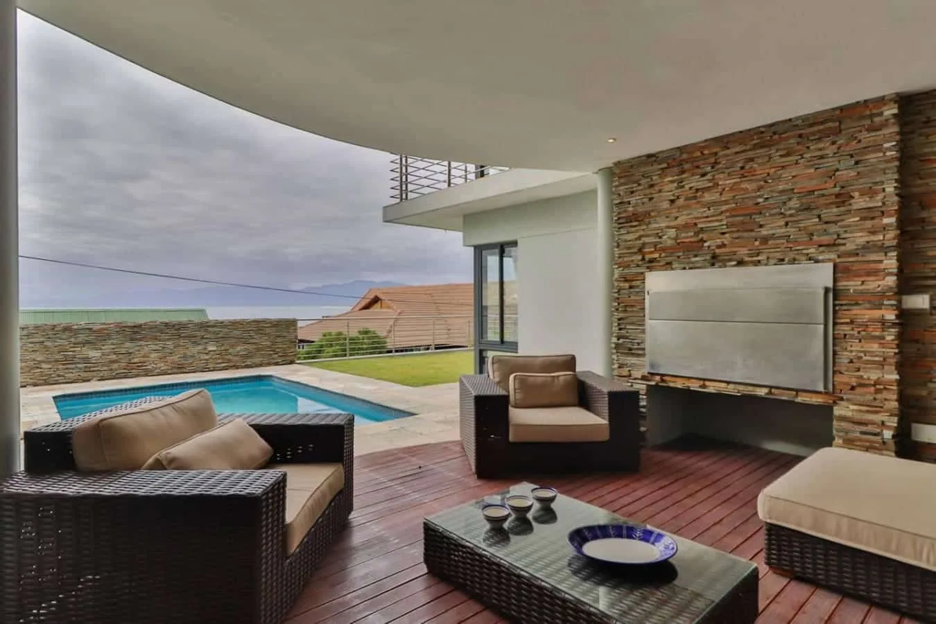 72 on Vyfer Villa, De Kelders | Whale Watching, Pool