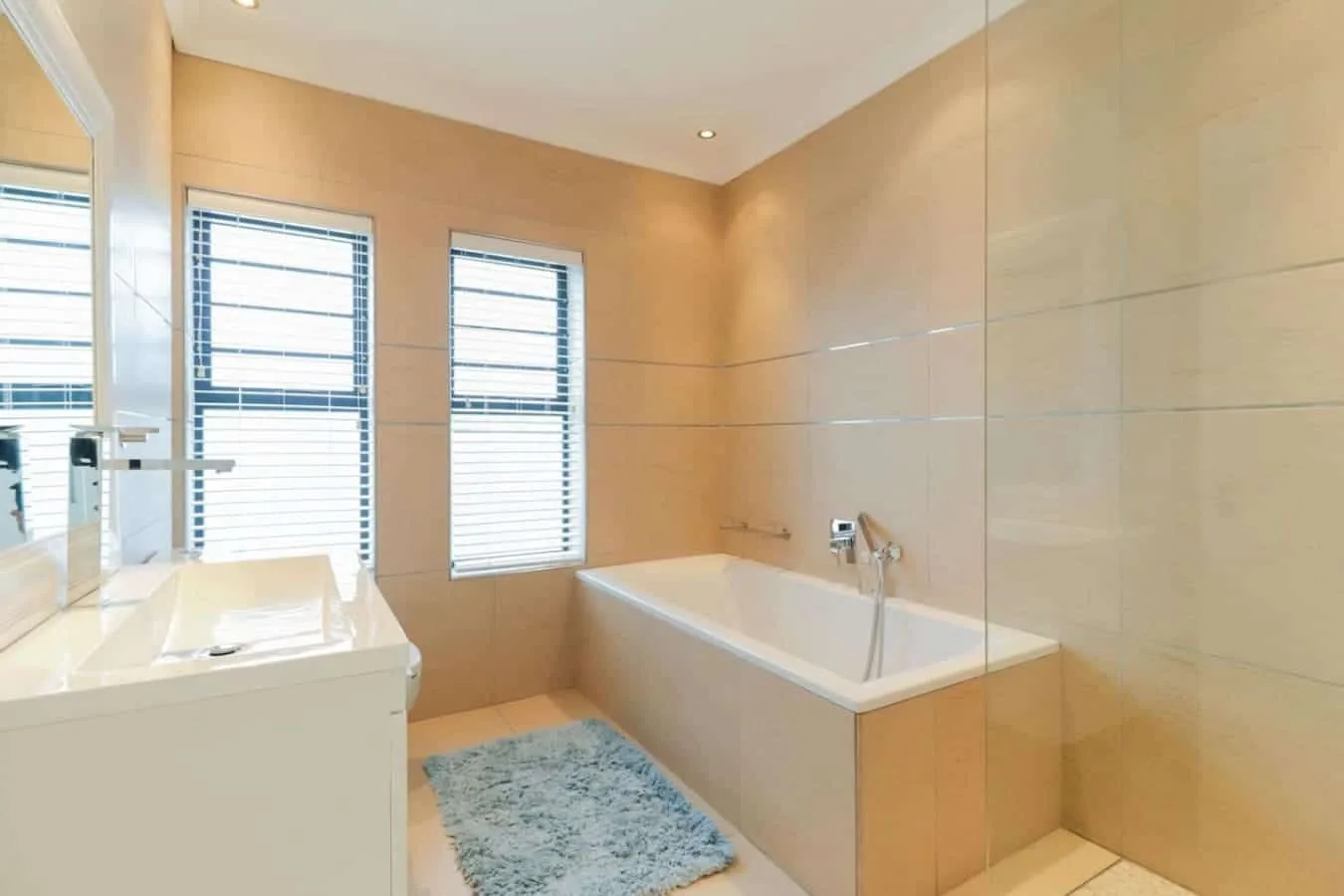 72 on Vyfer Villa, De Kelders | Whale Watching, Pool