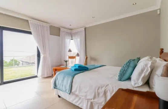72 on Vyfer Villa, De Kelders | Whale Watching, Pool
