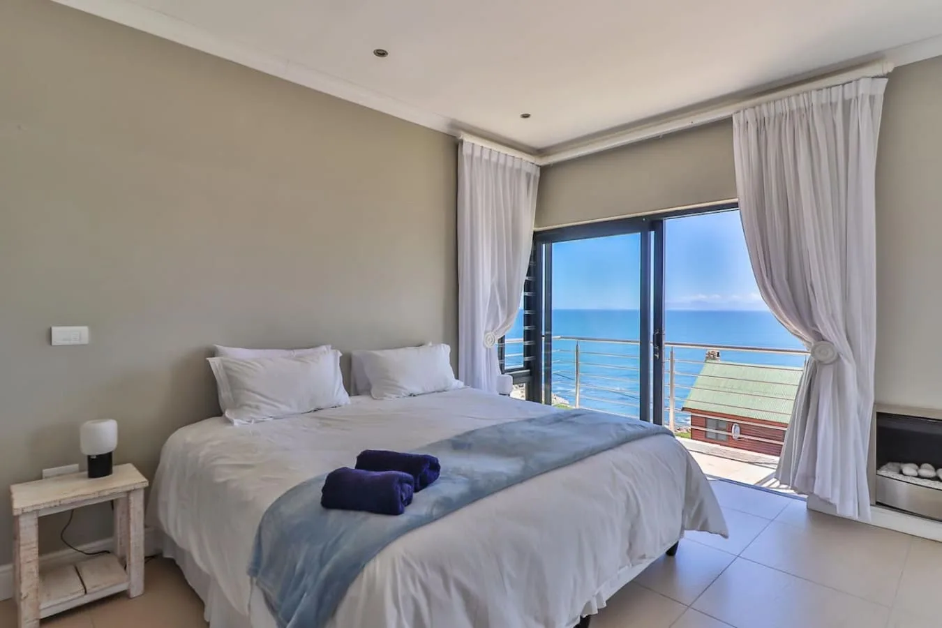 72 on Vyfer Villa, De Kelders | Whale Watching, Pool