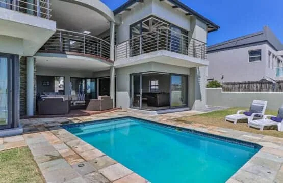 72 on Vyfer Villa, De Kelders | Whale Watching, Pool