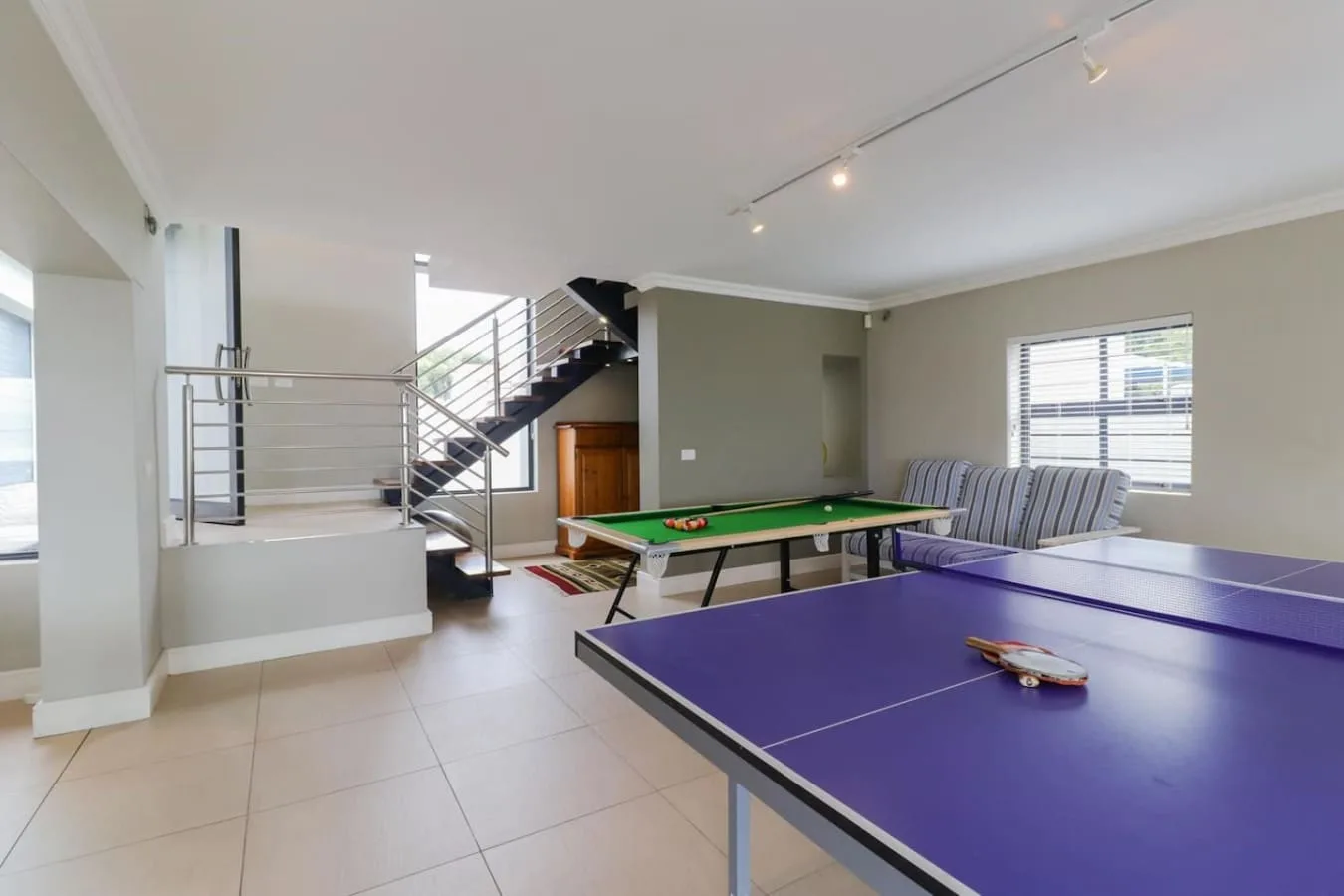 72 on Vyfer Villa, De Kelders | Whale Watching, Pool