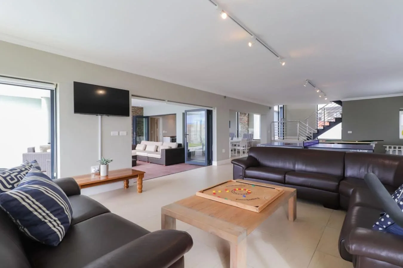 72 on Vyfer Villa, De Kelders | Whale Watching, Pool