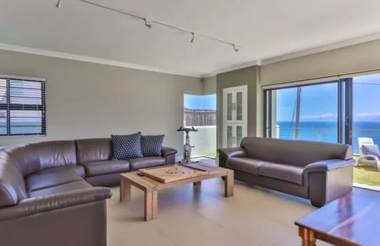72 on Vyfer Villa, De Kelders | Whale Watching, Pool