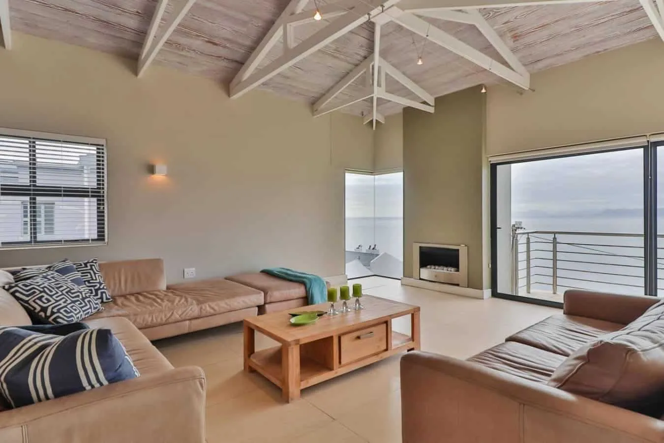 72 on Vyfer Villa, De Kelders | Whale Watching, Pool