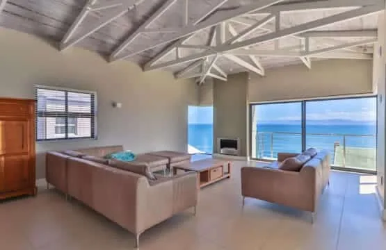 72 on Vyfer Villa, De Kelders | Whale Watching, Pool